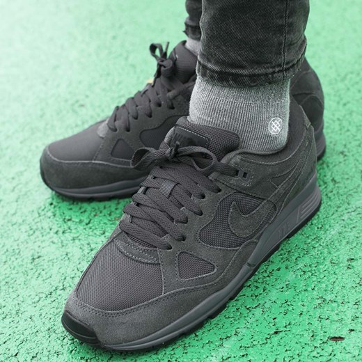 Buty sportowe męskie Nike ze skóry granatowe sznurowane 