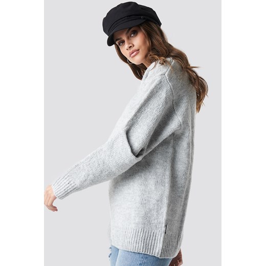 Sweter damski Cheap Monday na zimę z okrągłym dekoltem 