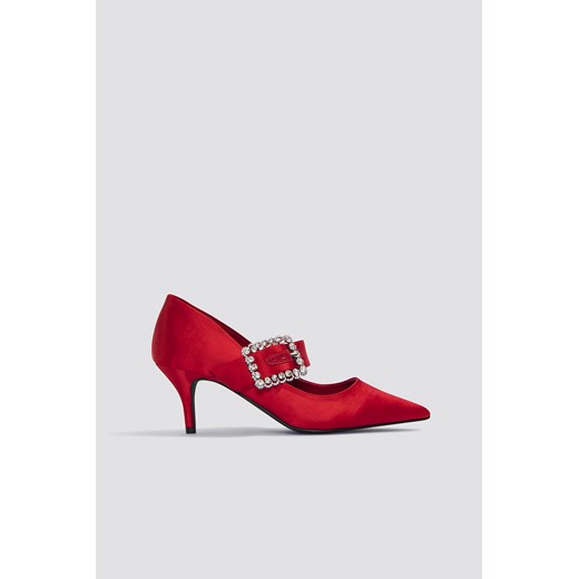 Czółenka NA-KD Shoes z klamrą czerwone eleganckie ze szpiczastym noskiem w kwiaty 