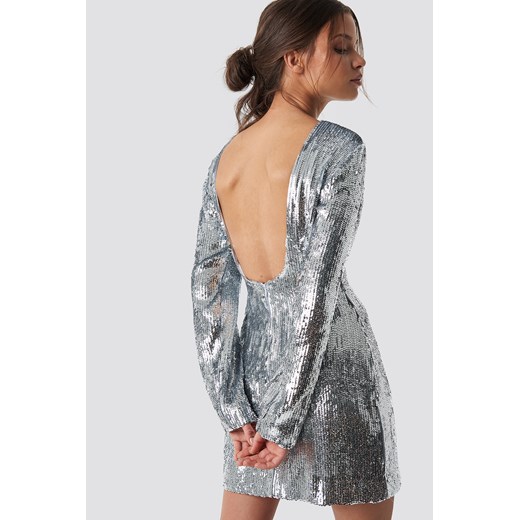 Sukienka srebrna NA-KD z dekoltem na plecach z długim rękawem glamour 