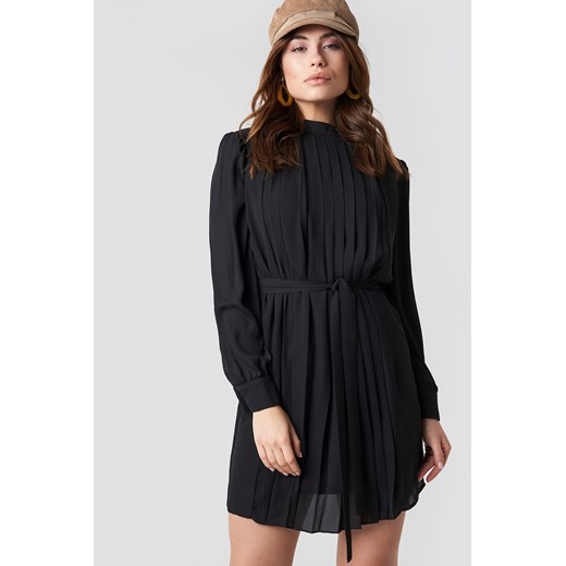 Sukienka Trendyol mini z długim rękawem czarna koronkowa 