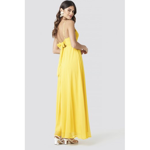 Sukienka żółta NA-KD Party na ramiączkach prosta gładka z kokardą 
