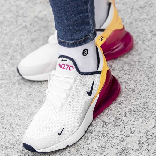 Buty sportowe damskie białe Nike dla biegaczy wiązane 