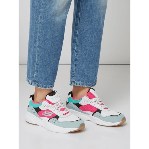 Sneakersy damskie Skechers w nadruki skórzane na platformie 