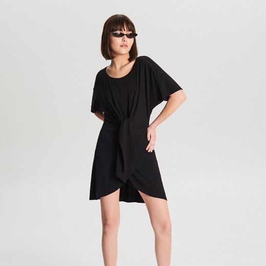 Sukienka Cropp elegancka czarna mini asymetryczna 