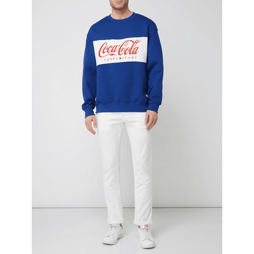 Bluza z haftem Tommy Jeans x Coca Cola®  Tommy Jeans S Peek&Cloppenburg 