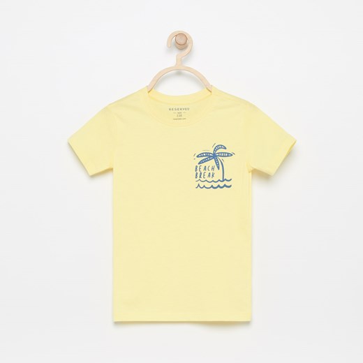 T-shirt chłopięce Reserved żółty z nadrukami 