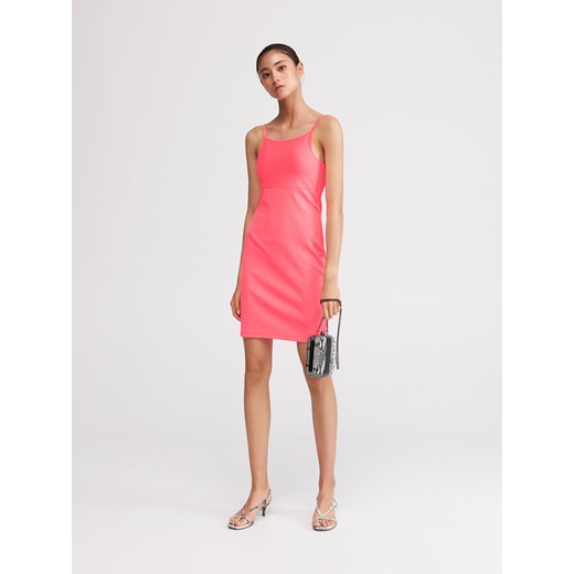Reserved - Sukienka z prążkowanej dzianiny - Różowy Reserved  XS 