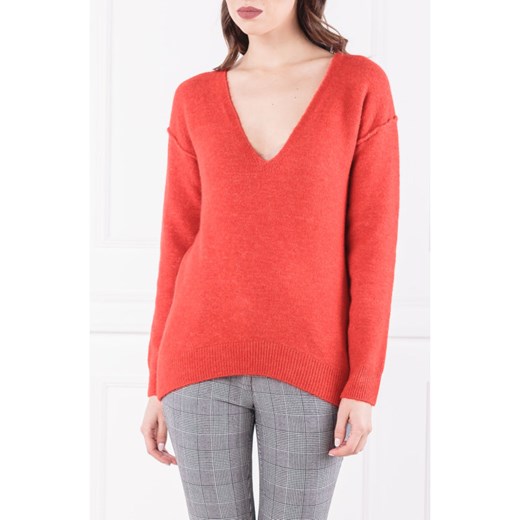 Sweter damski Guess Jeans z dekoltem w serek casual czerwony gładki 