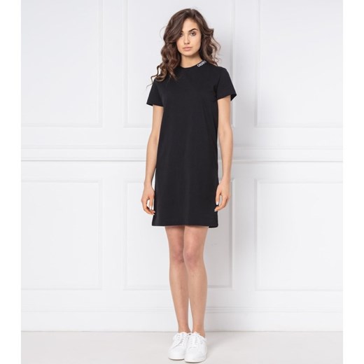 Sukienka Calvin Klein z krótkimi rękawami midi bez wzorów na spacer z okrągłym dekoltem prosta 