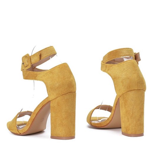 Żółte sandały z paseczkami oplatającymi kostkę Laney - Obuwie