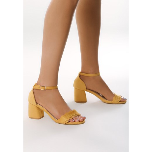 Sandały damskie Born2be żółte z klamrą bez wzorów eleganckie na średnim obcasie na 