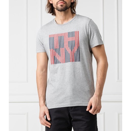T-shirt męski Tommy Hilfiger z krótkim rękawem szary z napisem 