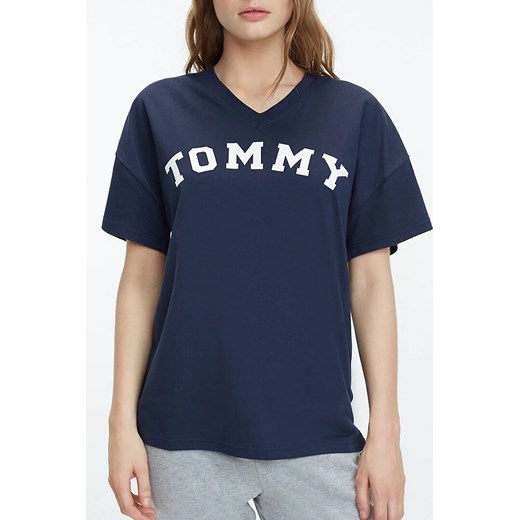 Bluzka damska Tommy Hilfiger z dekoltem v niebieska z napisami młodzieżowa 