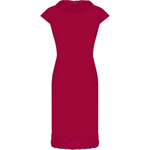 Sukienka z koronkowym kołnierzykiem Fabia II, wytworna kreacja w kolorze czerwonym.