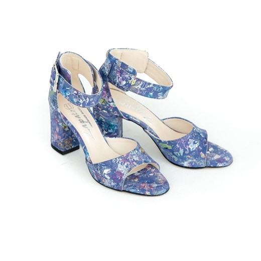 Niebieskie sandały damskie Zapato z klamrą na słupku w kwiaty zamszowe 
