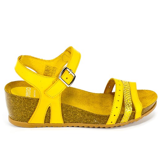 Żółte sandały damskie Presso skórzane bez wzorów1 z klamrą na koturnie 