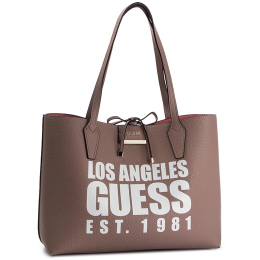 Гесс лос анджелес. Guess los Angeles 1981 сумка. Сумка guess est 1981. Guess los Angeles 2022 сумка. Guess los Angeles сумка.
