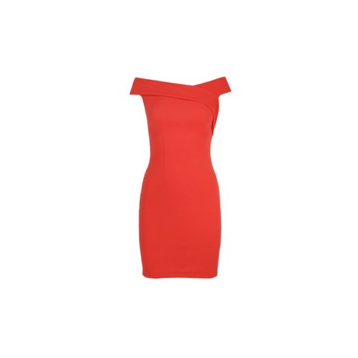Czerwona sukienka Guess z dekoltem typu hiszpanka midi prosta bez wzorów 