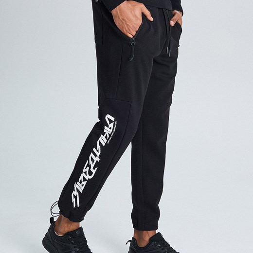 Cropp - Spodnie dresowe z ociepleniem - Czarny  Cropp S 