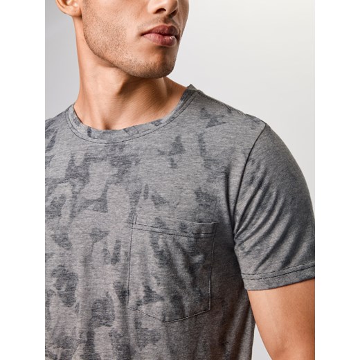T-shirt męski Selected Homme w abstrakcyjnym wzorze młodzieżowy z krótkimi rękawami 