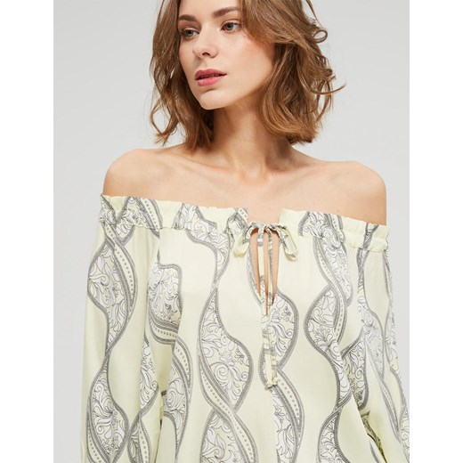Bluzka damska Diverse w abstrakcyjne wzory z dekoltem typu hiszpanka z długim rękawem z tkaniny 