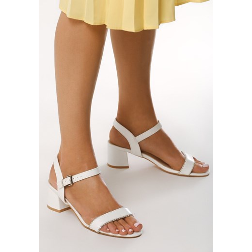 Sandały damskie białe Born2be eleganckie na średnim obcasie ze skóry ekologicznej z klamrą 
