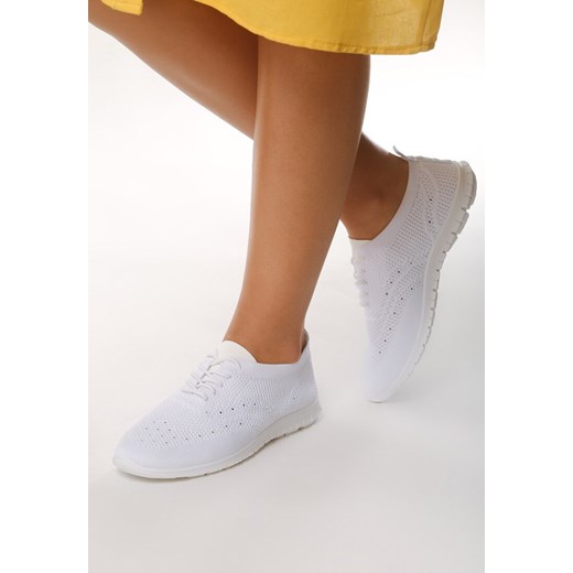Buty sportowe damskie Born2be sneakersy w stylu młodzieżowym sznurowane na płaskiej podeszwie bez wzorów 