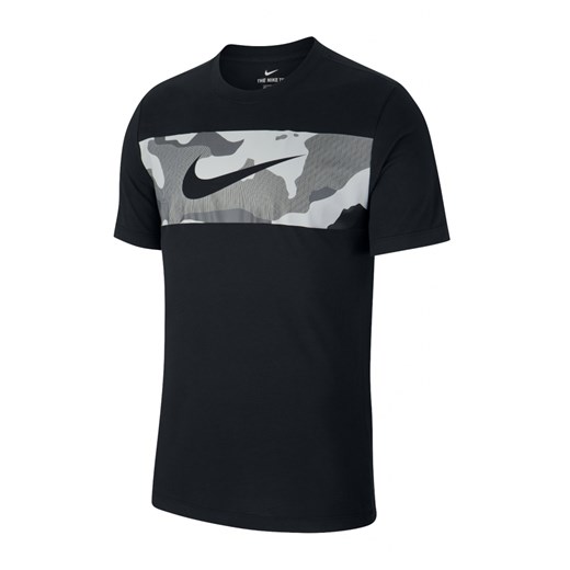 Koszulka sportowa Nike na wiosnę 