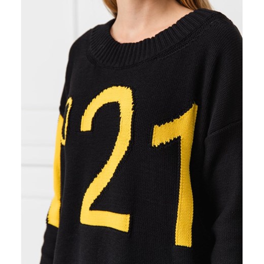 Sweter damski czarny N21 z okrągłym dekoltem 