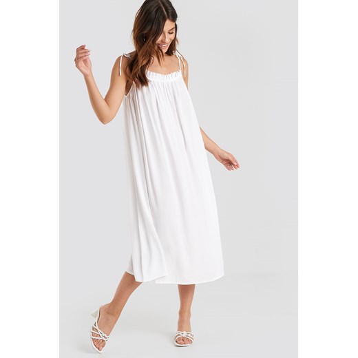 Biała sukienka NA-KD midi elegancka na co dzień 
