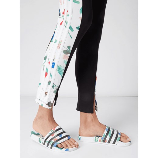 Klapki damskie Adidas Originals casual w kwiaty na płaskiej podeszwie