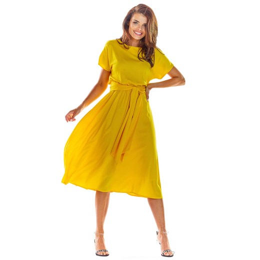 Awama sukienka midi żółta bez wzorów z okrągłym dekoltem z krótkim rękawem 