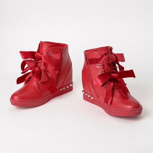 Czerwone sneakersy z ćwiekami Levi - Obuwie  Royalfashion.pl 37 