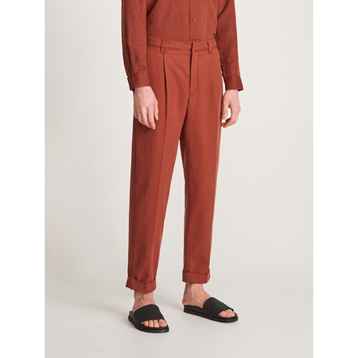Spodnie męskie czerwone Reserved casual 