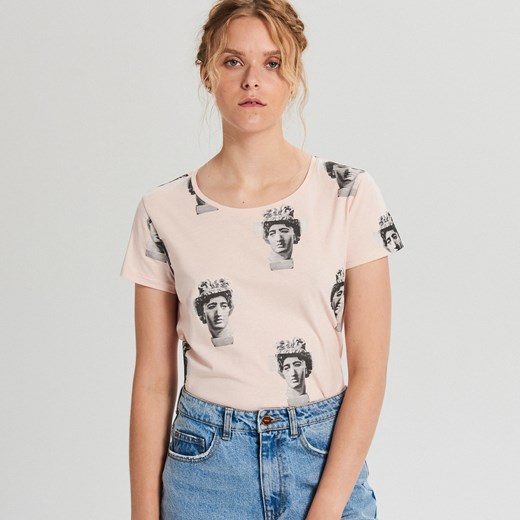 Cropp - Koszulka z nadrukiem all over - Różowy  Cropp XS 