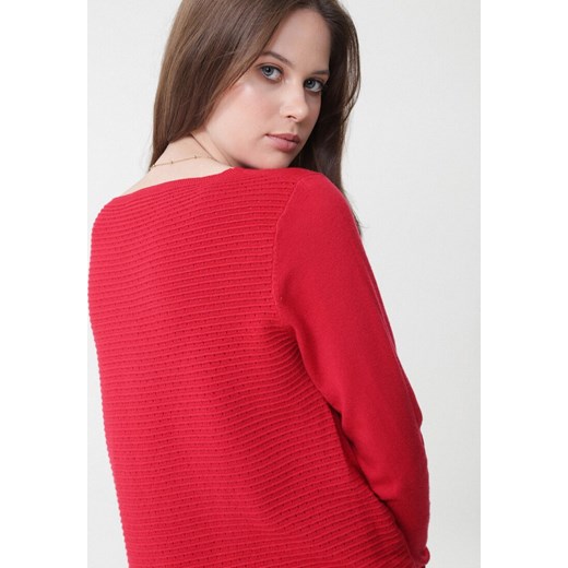 Sweter damski czerwony Born2be z okrągłym dekoltem gładki 