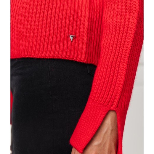 Sweter damski Guess Jeans czerwony z wełny gładki 