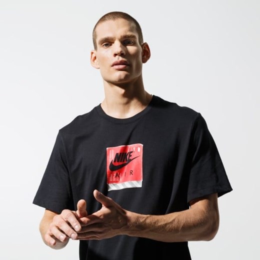 Koszulka sportowa Nike z napisami na wiosnę 