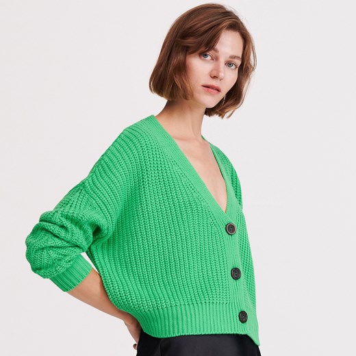 Sweter damski Reserved bez wzorów w serek 