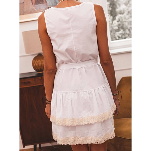 Sukienka Selfieroom biała bawełniana bez rękawów na urodziny z okrągłym dekoltem rozkloszowana 
