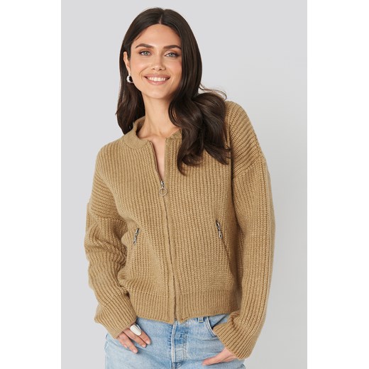 Sweter damski brązowy NA-KD Trend 