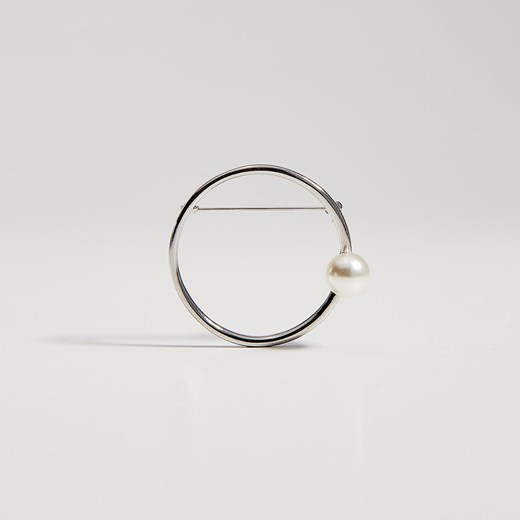 Mohito - Broszka z perłą syntetyczną - Srebrny Mohito  One Size 