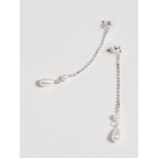 Mohito - Długie kolczyki z syntetycznymi perłami - Srebrny  Mohito One Size 