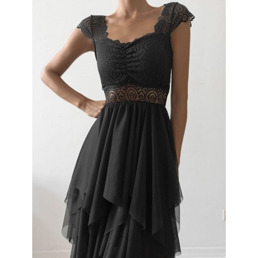 Sukienka czarna bez wzorów midi elegancka 
