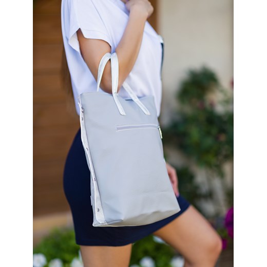 Shopper bag Modanoemi lakierowana na ramię bez dodatków mieszcząca a5 