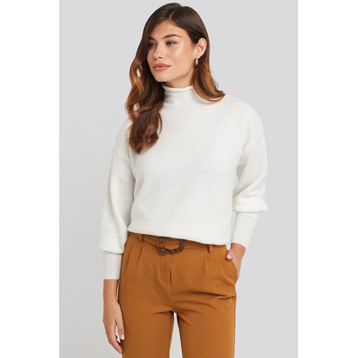 Biały sweter damski NA-KD Trend 