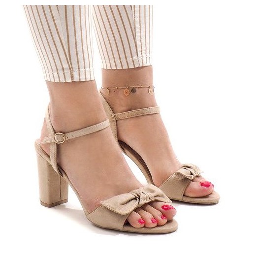 Sandały damskie Butymodne bez wzorów z klamrą na średnim obcasie eleganckie 