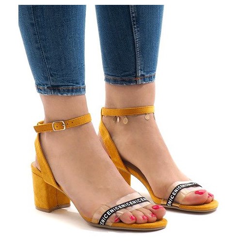 Sandały damskie Butymodne z klamrą na lato bez wzorów zamszowe żółte na obcasie 