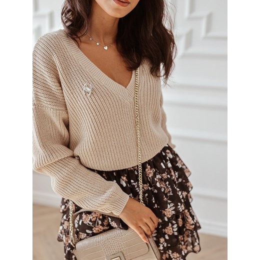 Beżowy sweter oversize z broszką Chanel  Rose Boutique Uni Size 